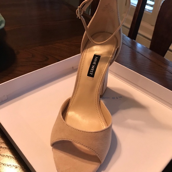 Nine West “gavyn” natural suede pump -9m - Picture 2 of 4